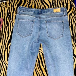 light gray/blue SKINNY mid-RISE  slight ripped jeans, size medium TRUE CRAFT !